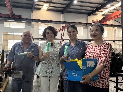 炎炎夏日送清凉，点滴关怀暖人心｜健丽达为一线员工发放消暑冷饮